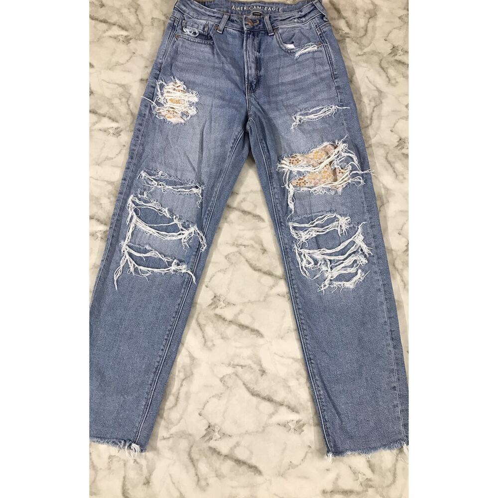 Amerian Eagle High Waisted Mom Strigid Floral Patchwork Jeans 4 regular Distres